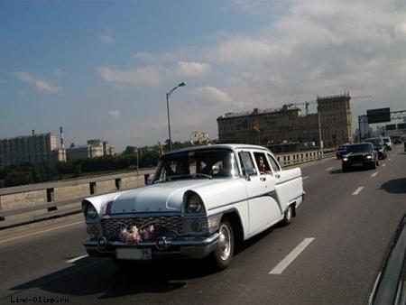 Ретро-лимузин ГАЗ-13 «Чайка» белая